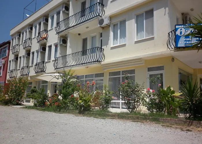 Oezguer Hotel photo