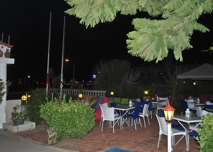 Naz Hotel Yenifoca foto