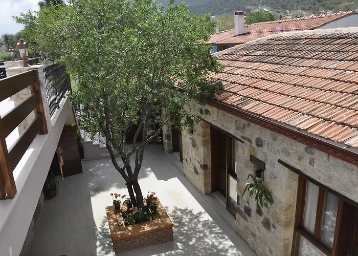 Tas Avlu Butik Otel Karaburun  photo